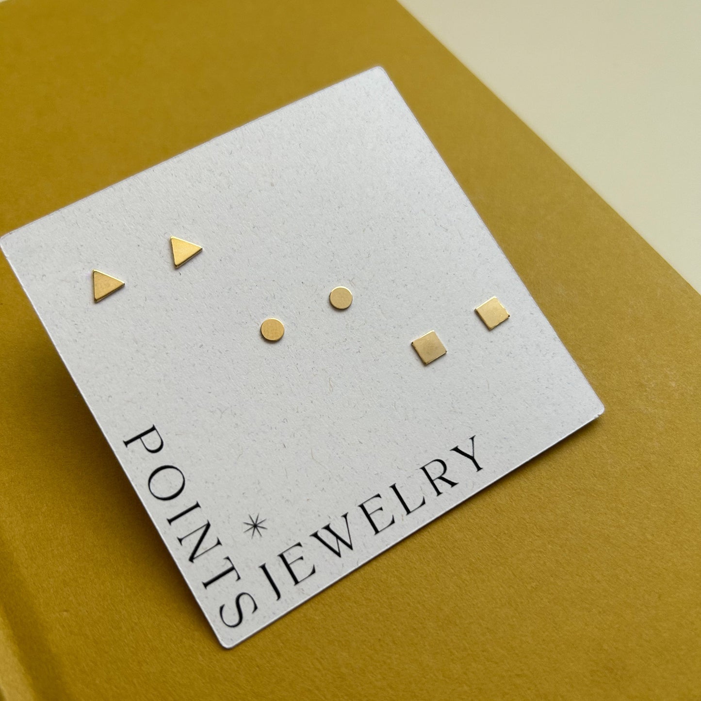 Minimal Mae Shape Earrings Wholesale