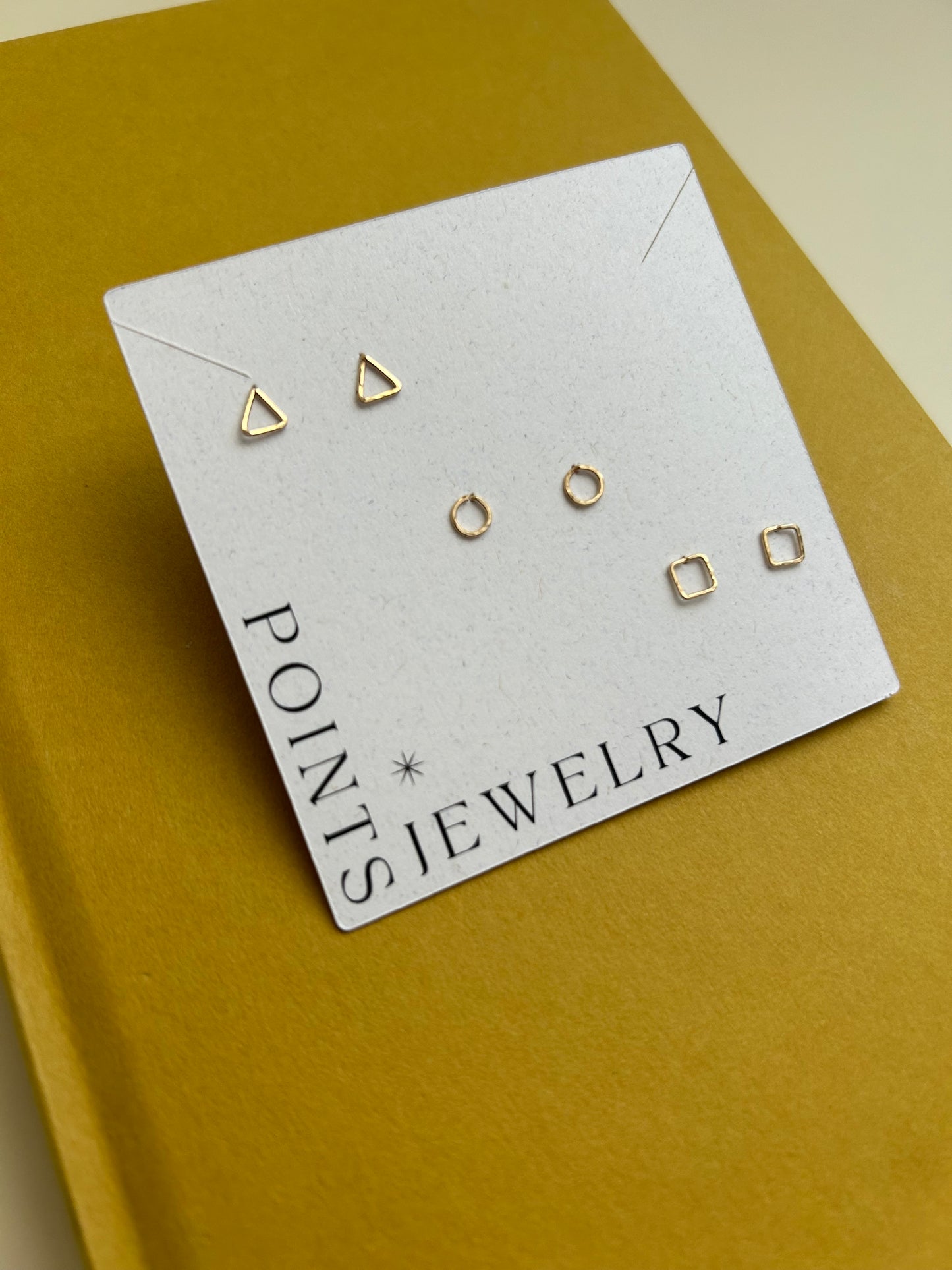 Minimal Mae Shape Outline Earrings Wholesale